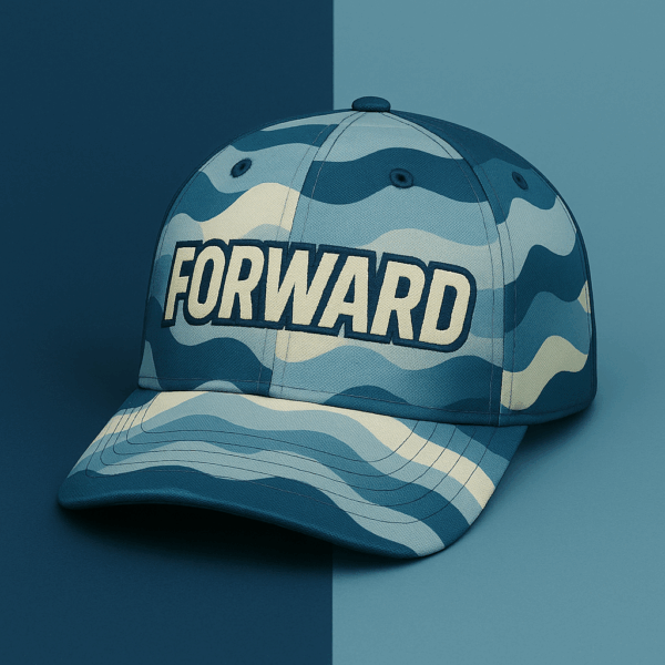 Casquette engagée FORWARD STANDING, message militant en typographie bold, matériaux recyclés, design inspiré de Shepard Fairey