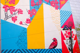Murale Interdependent Nature réalisée par Shepard Fairey à Mesa Arts Center en 2025, hommage à la justice environnementale